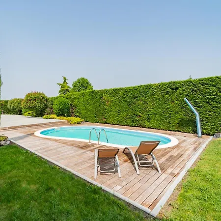 Luxury With Swimming Pool - Free Parking & Wifi