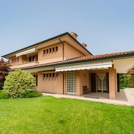 Luxury With Swimming Pool - Free Parking & Wifi *